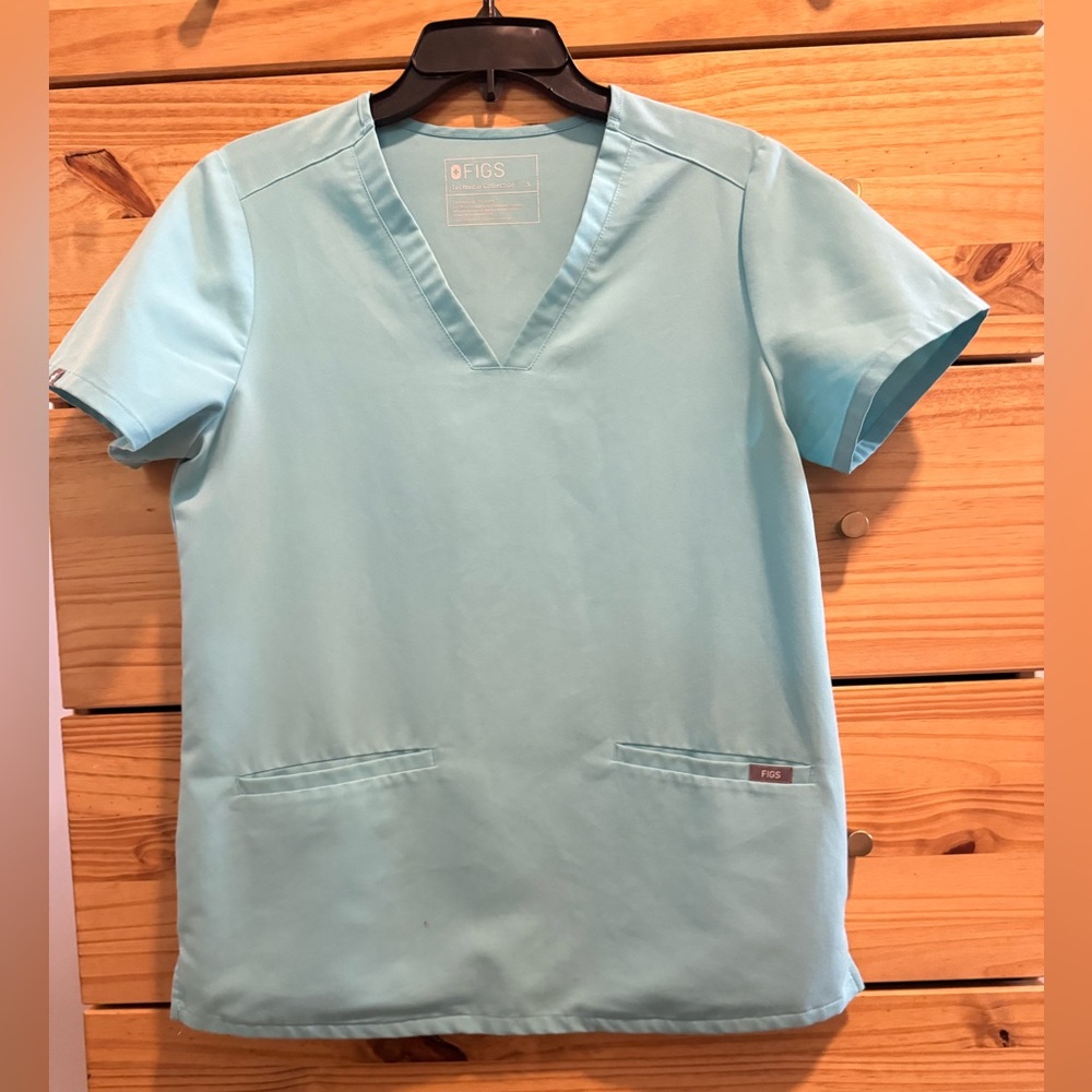 Figs Neon Blue Casma Three-Pocket Scrub Top